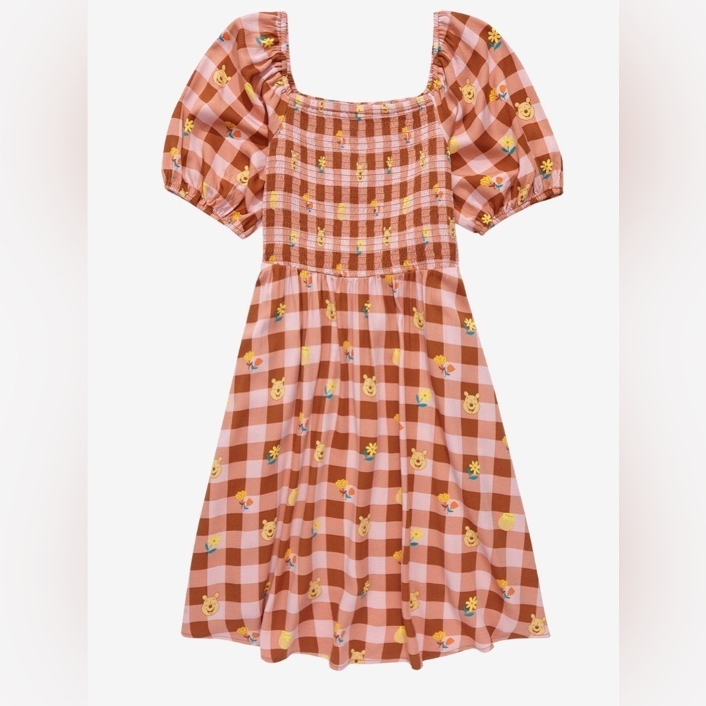 Winnie the Pooh Gingham Smock dress
Size S super cute like new!